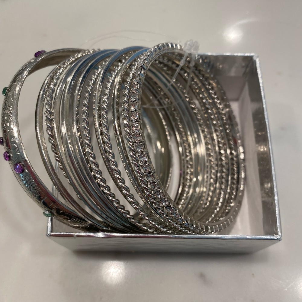 Gift-ready bangles Silver tone bracelet set.